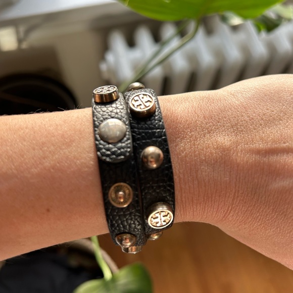 Tory burch leather stud wrap around black bracelet - Picture 3 of 4